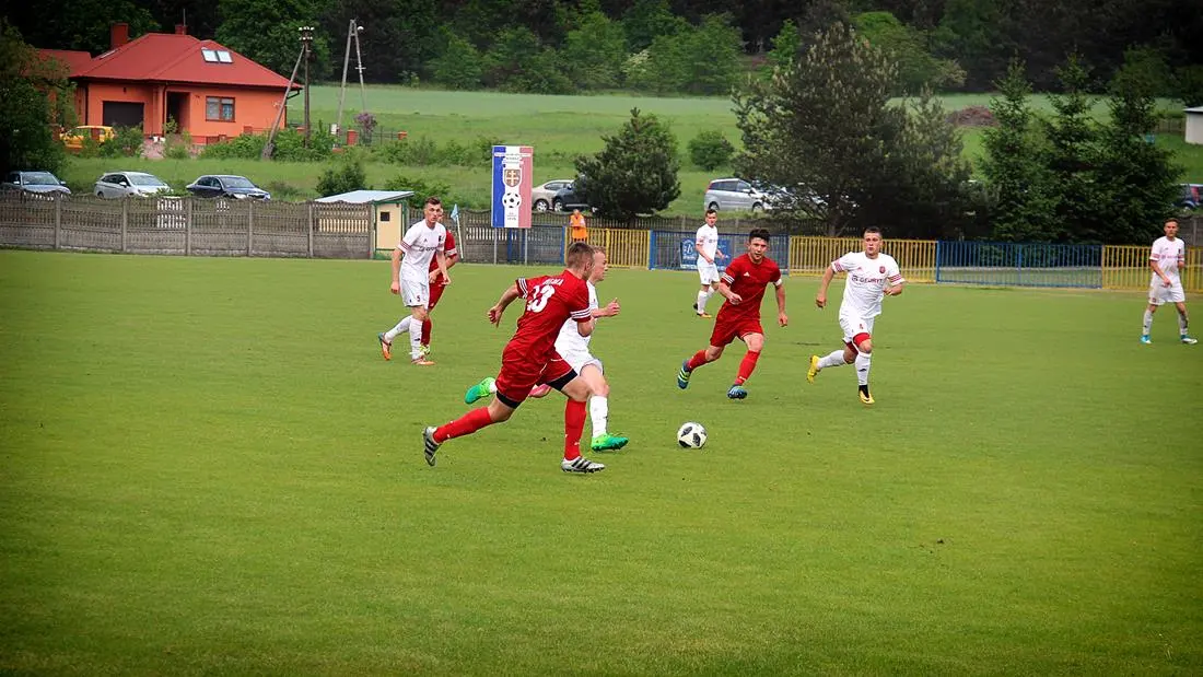 Bez bramek w Morawicy