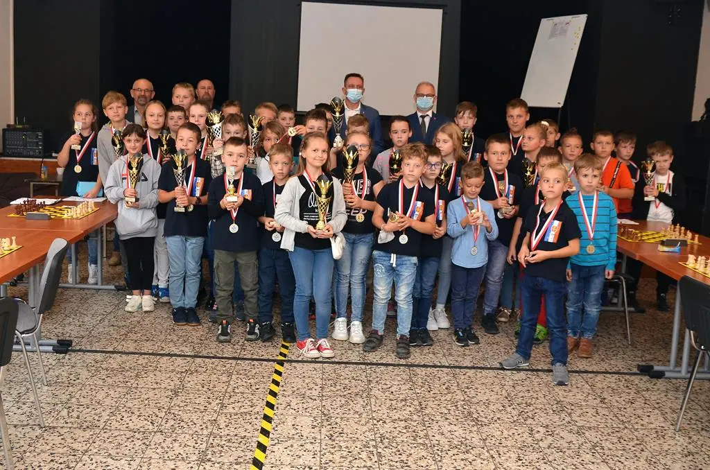 II Gminne Mistrzostwa Szkół Podstawowych i Przedszkoli w Szachach o Puchar Burmistrza Miasta i Gminy Małogoszcz – Fotorelacja