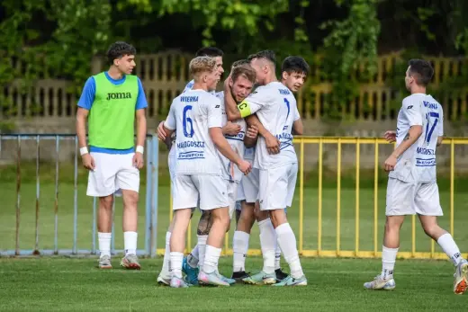 Blisko rok temu na własnym stadionie pokonaliśmy Spartakusa Daleszyce 2:0💪 Pamiętacie